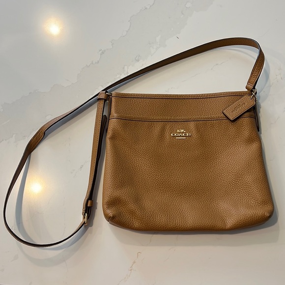 Coach crossbody. - Picture 1 of 6